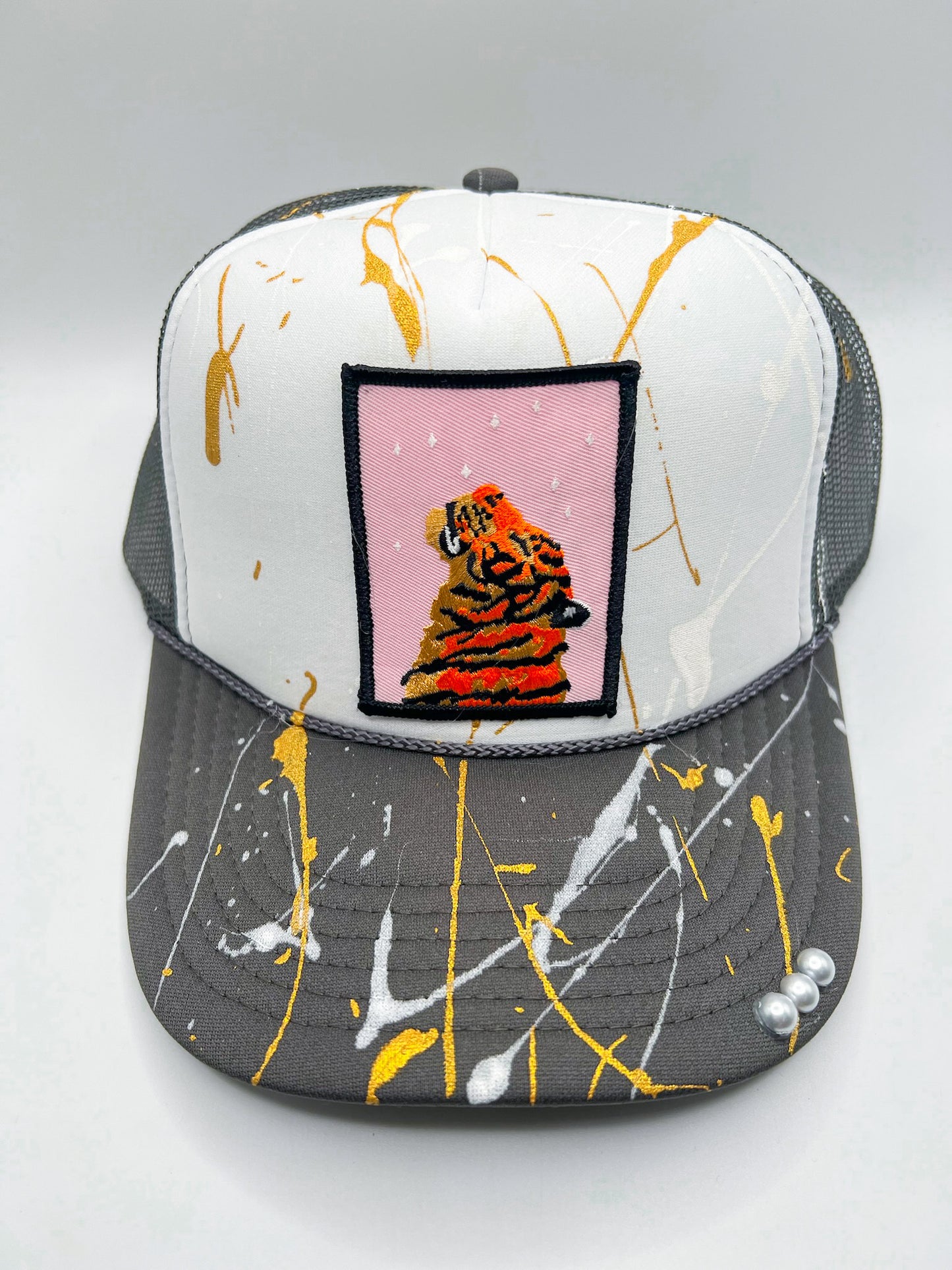 Dreaming Tiger, Gray and White